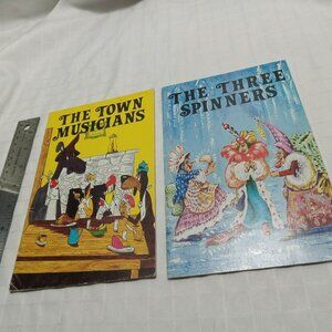 Books The Town musicians, TheThree Spinners, 1986